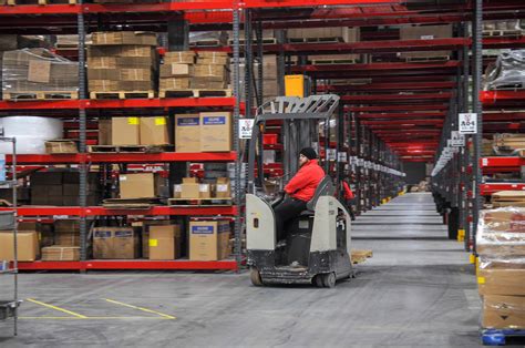 Pick And Pack Warehouse: Definitions And Benefits